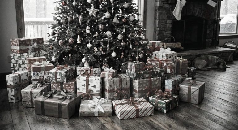 Hot Mic Radio Christmas 2